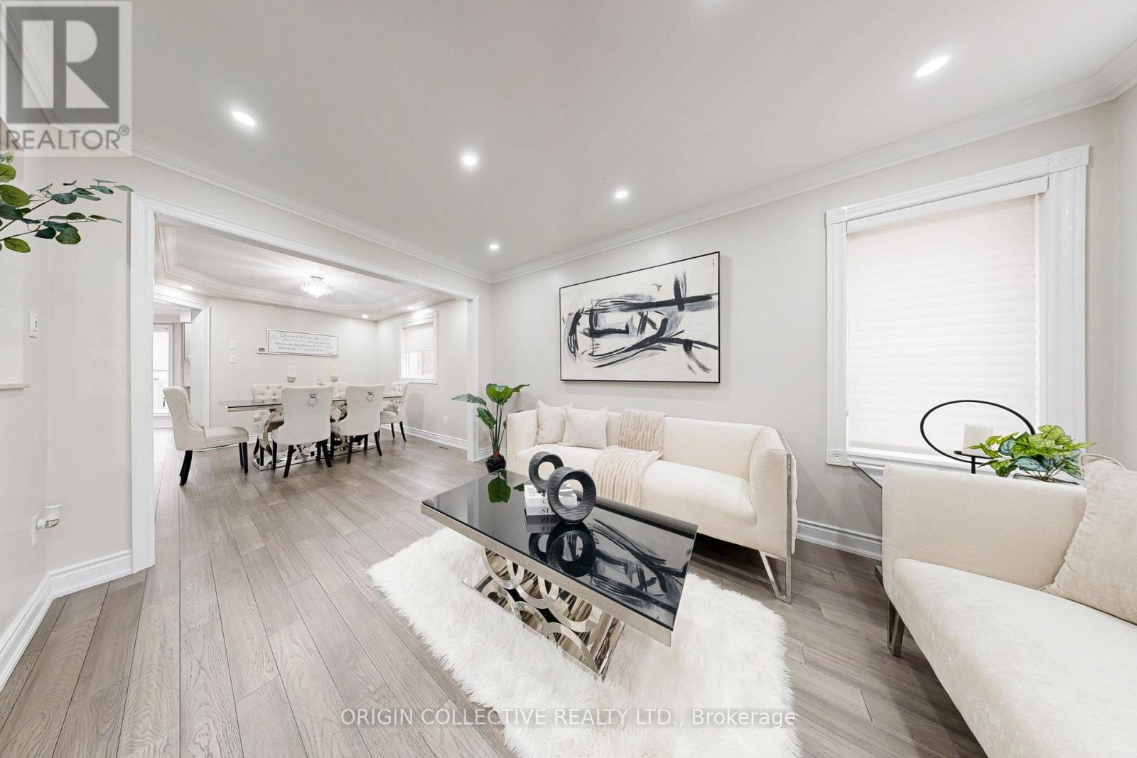 5122 Timber Mill Court, Mississauga, Ontario  L5V 2B8 - Photo 4 - W12813242