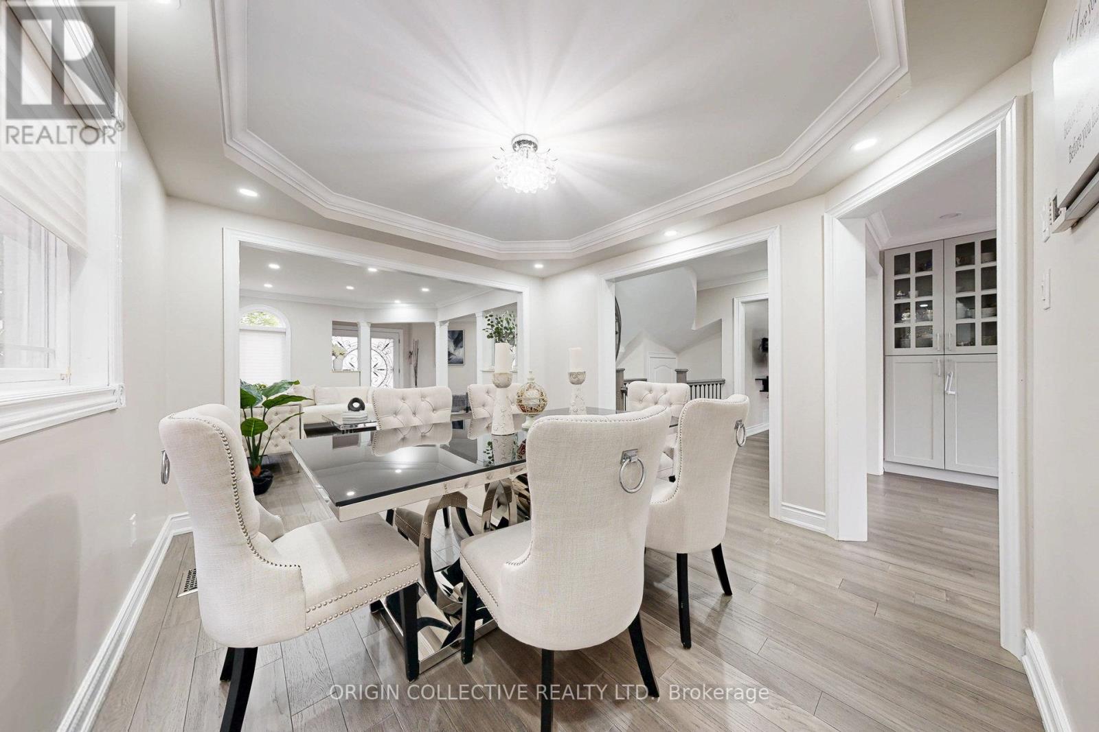 5122 Timber Mill Court, Mississauga, Ontario  L5V 2B8 - Photo 7 - W12813242