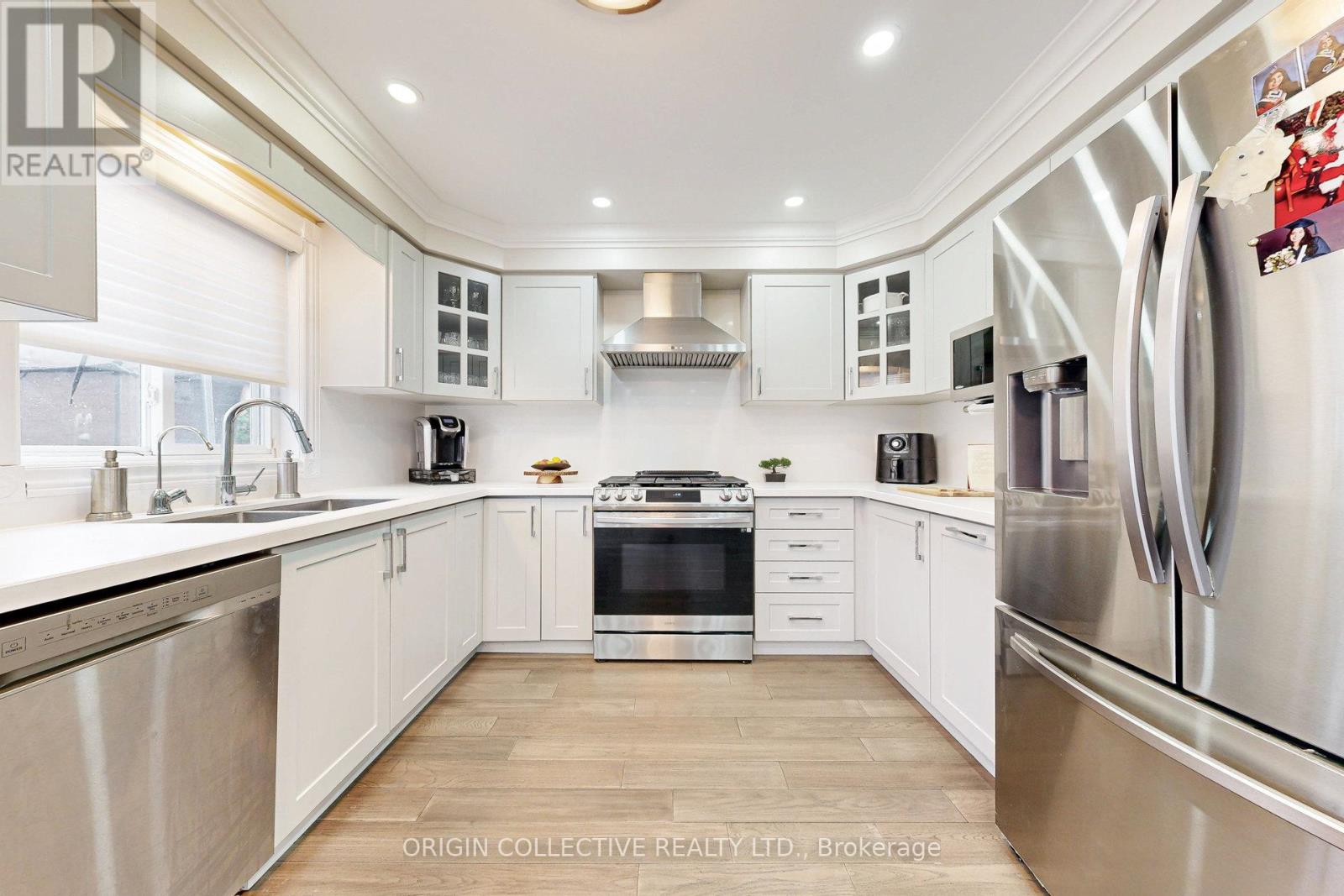 5122 Timber Mill Court, Mississauga, Ontario  L5V 2B8 - Photo 9 - W12813242