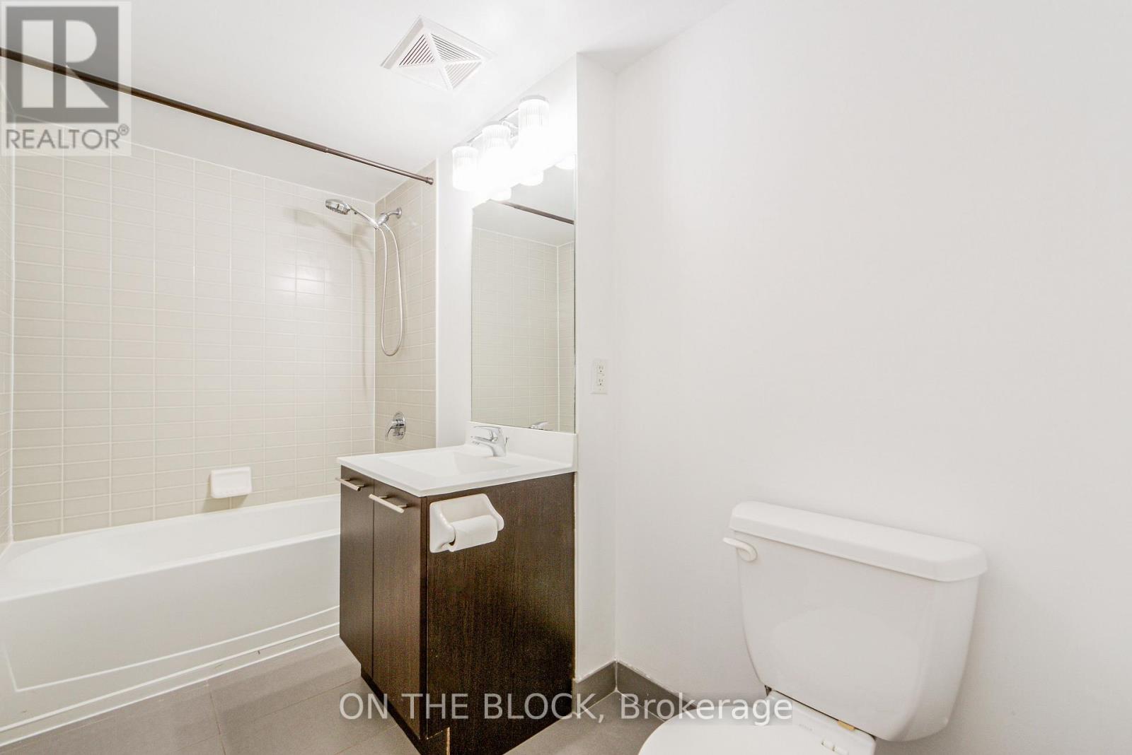 302 - 38 Joe Shuster Way, Toronto (South Parkdale), Ontario  M6K 0A5 - Photo 11 - W12813290