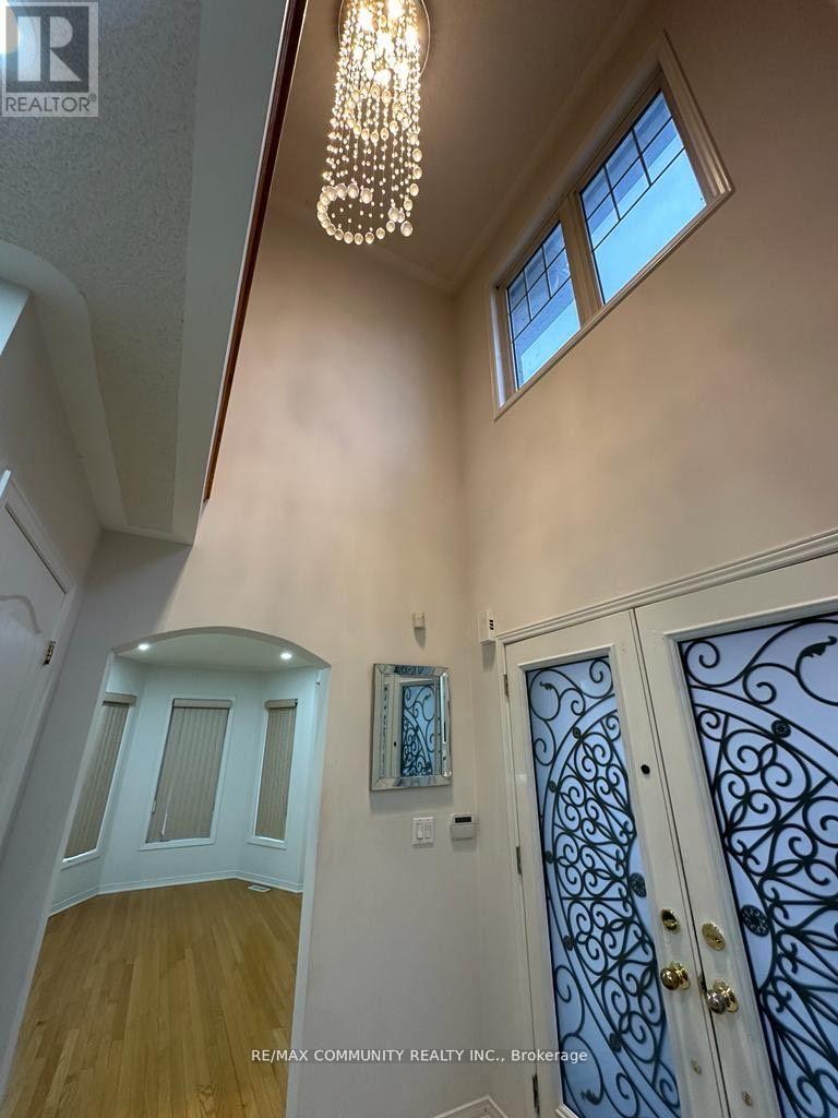 15 Lotus Street, Brampton (Bram East), Ontario  L6P 3E1 - Photo 2 - W12813306