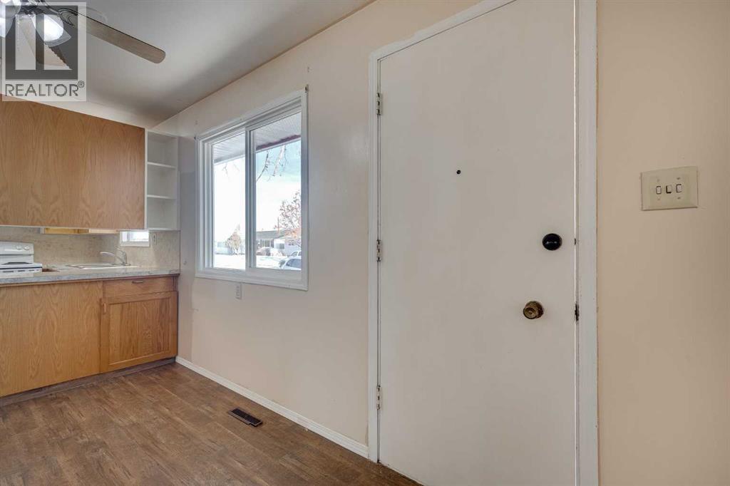 36 Fern Road, Red Deer, Alberta  T4N 4Z4 - Photo 2 - A2286417