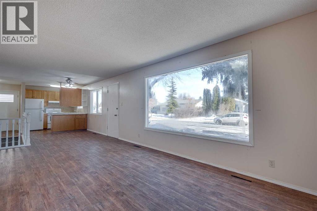 36 Fern Road, Red Deer, Alberta  T4N 4Z4 - Photo 4 - A2286417