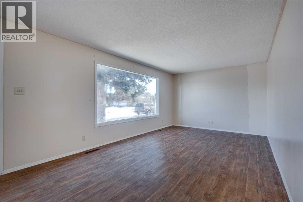 36 Fern Road, Red Deer, Alberta  T4N 4Z4 - Photo 3 - A2286417