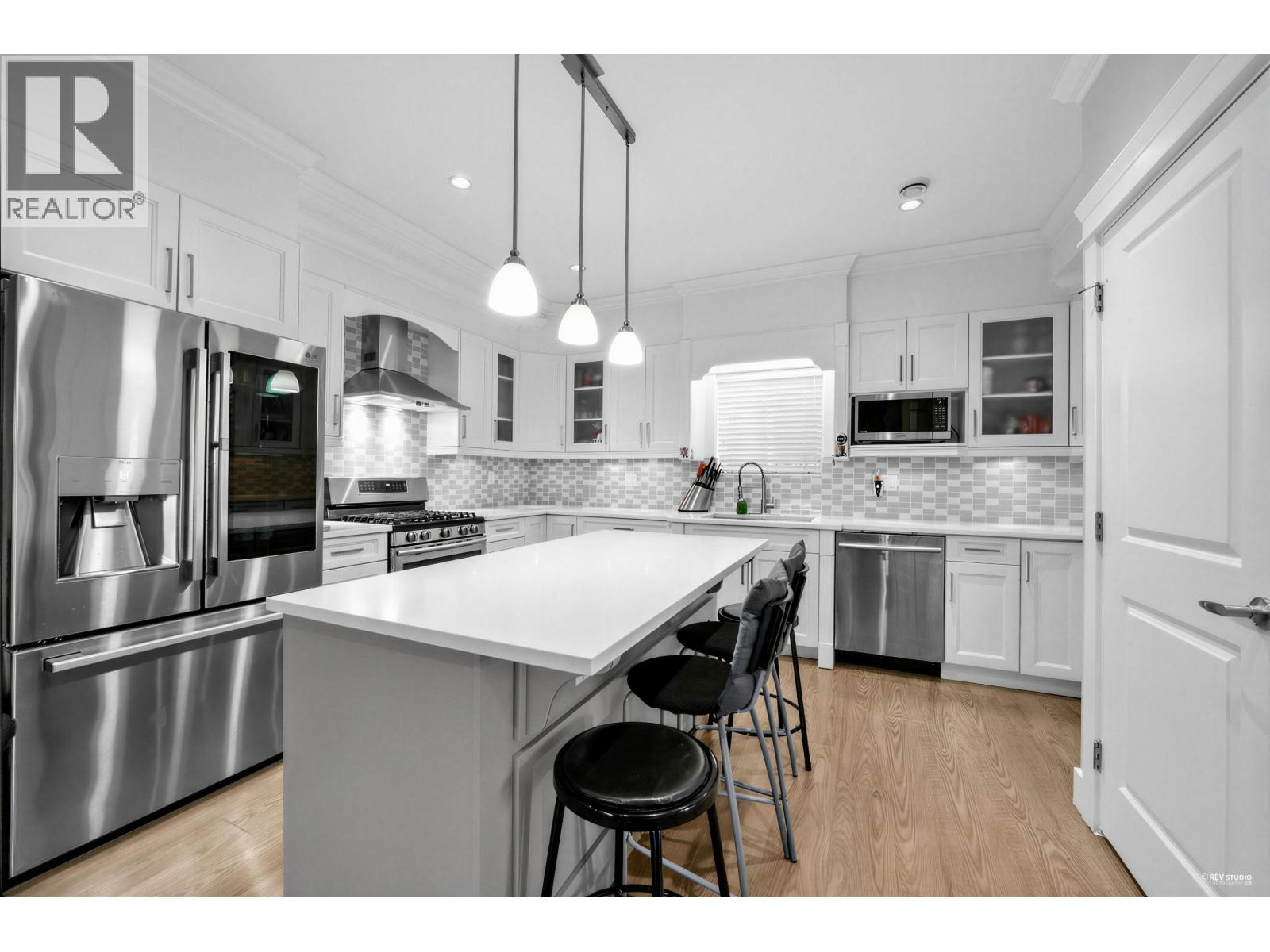 6050 Hardwick Street, Burnaby, British Columbia  V5G 1R6 - Photo 1 - R3092549