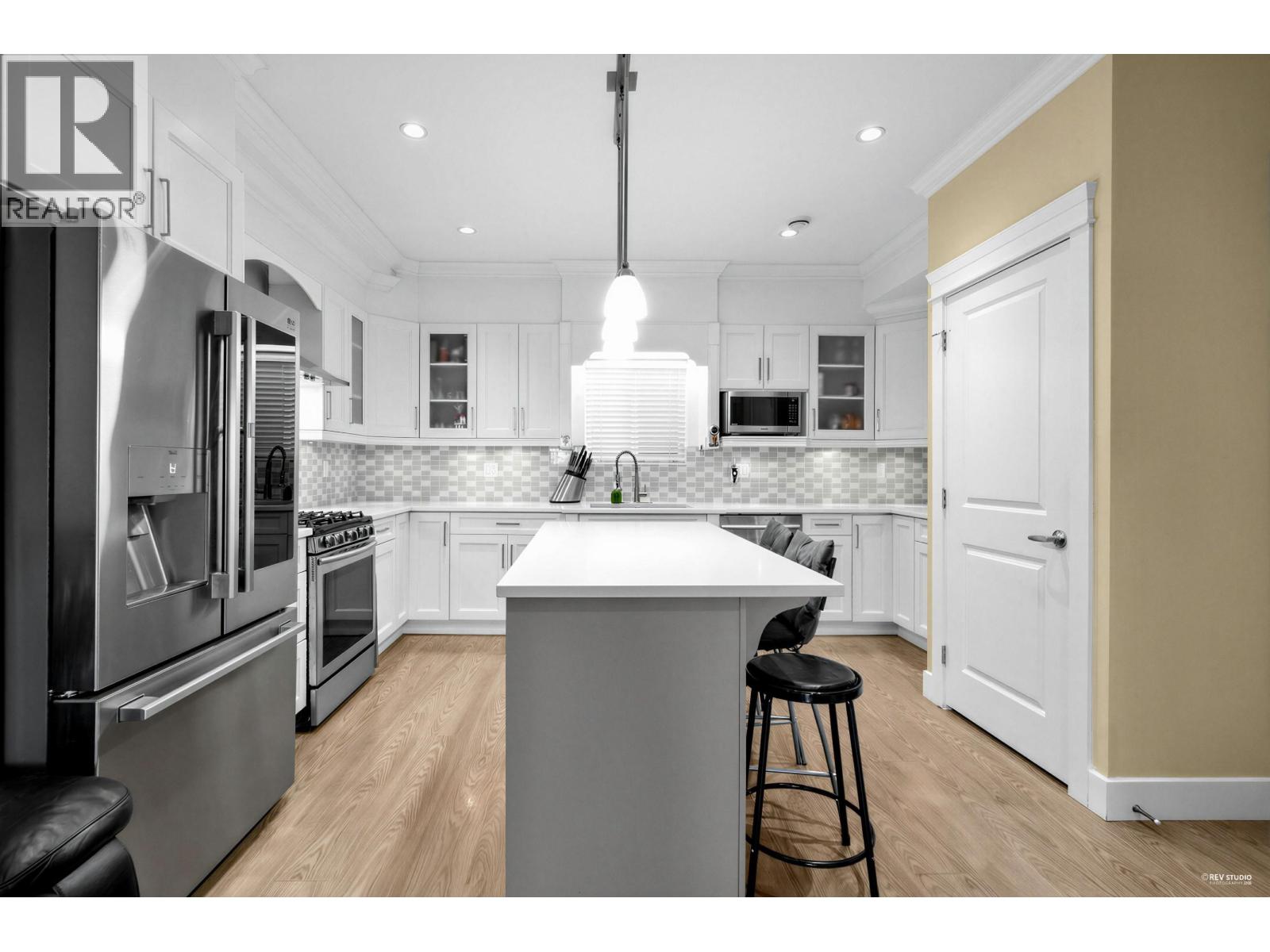 6050 Hardwick Street, Burnaby, British Columbia  V5G 1R6 - Photo 2 - R3092549