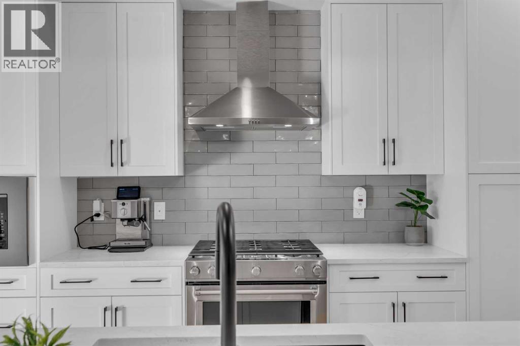 35 Versant View Sw, Calgary, Alberta  T2Y 0W9 - Photo 8 - A2284214