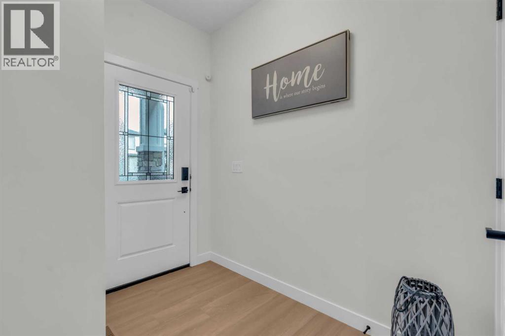 35 Versant View Sw, Calgary, Alberta  T2Y 0W9 - Photo 2 - A2284214