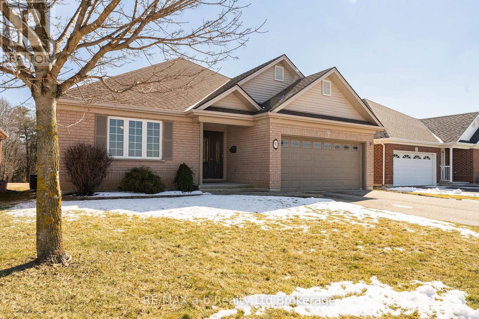 90 WESTON DRIVE, Tillsonburg, Ontario