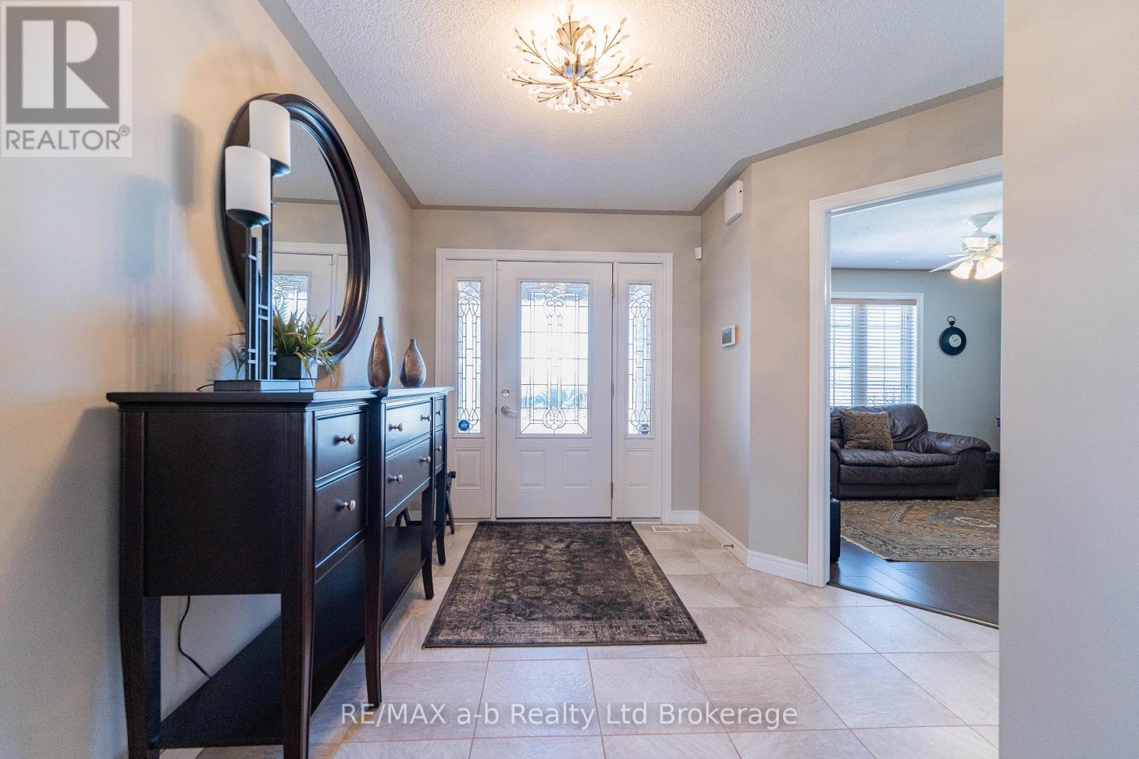 90 Weston Drive, Tillsonburg, Ontario  N4G 5W9 - Photo 4 - X12813354