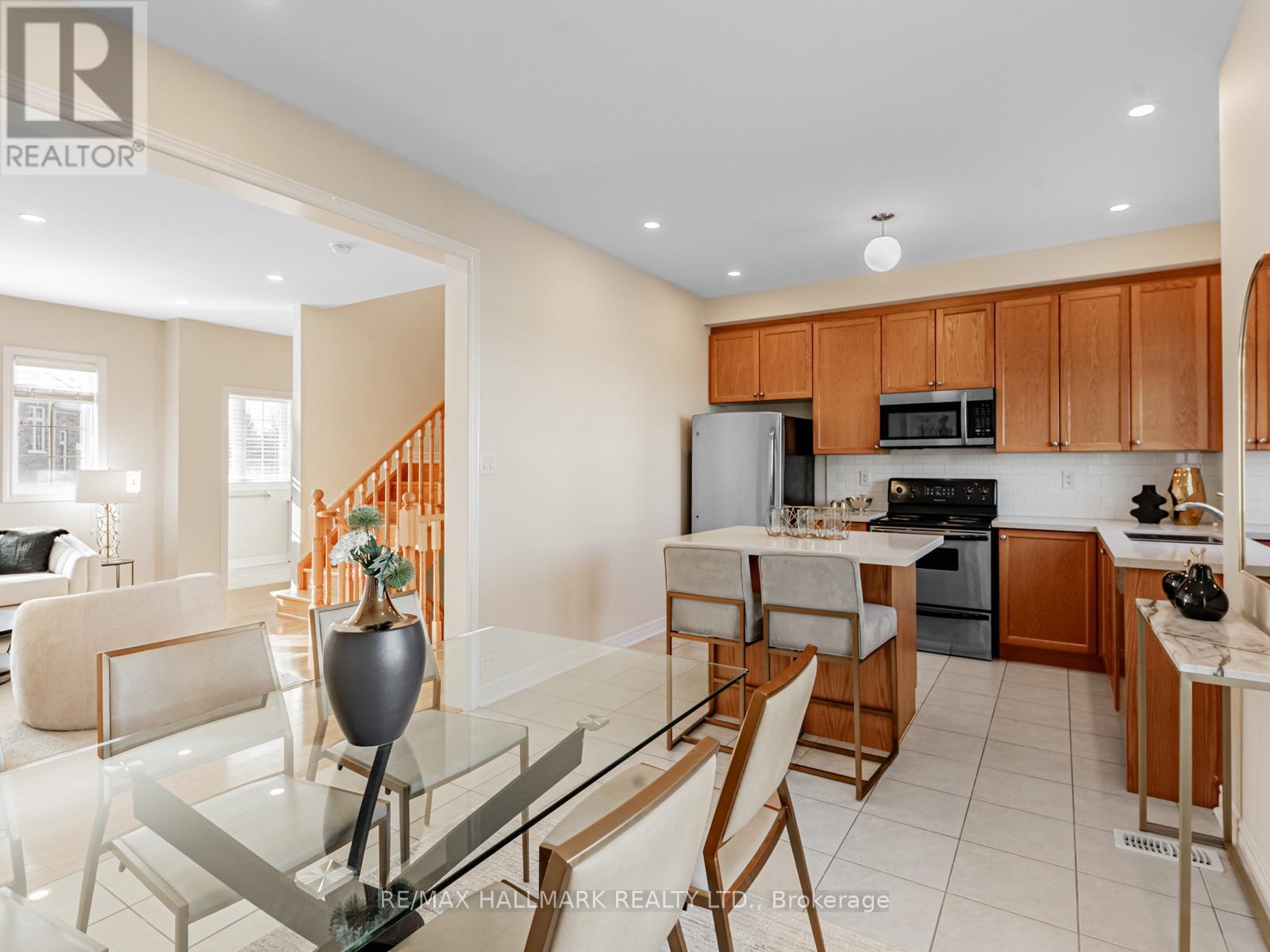 102 - 15 Old Colony Road, Richmond Hill, Ontario  L4E 4L5 - Photo 12 - N12776428