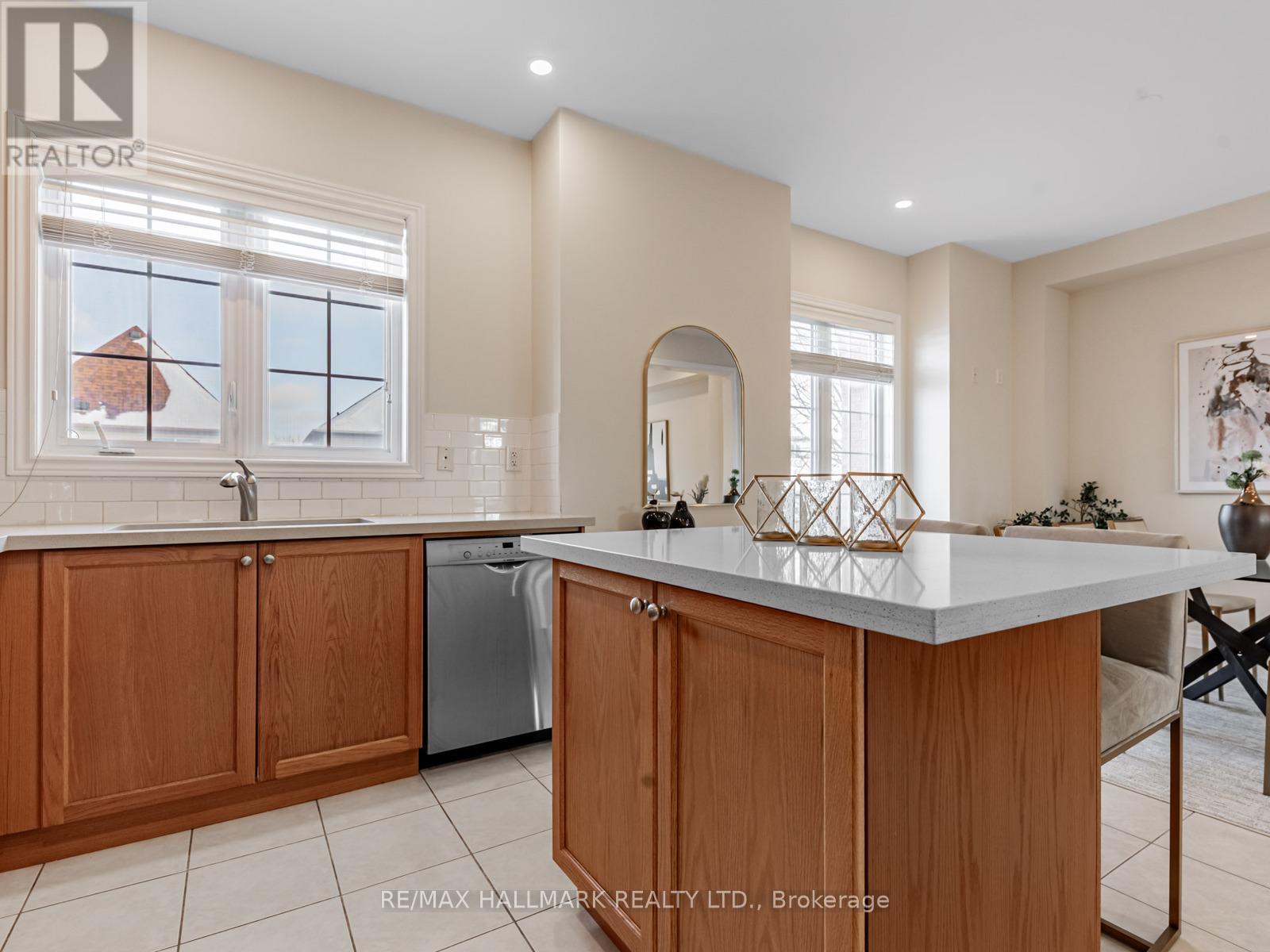 102 - 15 Old Colony Road, Richmond Hill, Ontario  L4E 4L5 - Photo 15 - N12776428