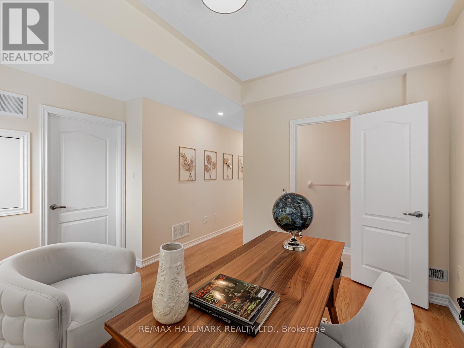 102 - 15 Old Colony Road, Richmond Hill, Ontario  L4E 4L5 - Photo 4 - N12776428