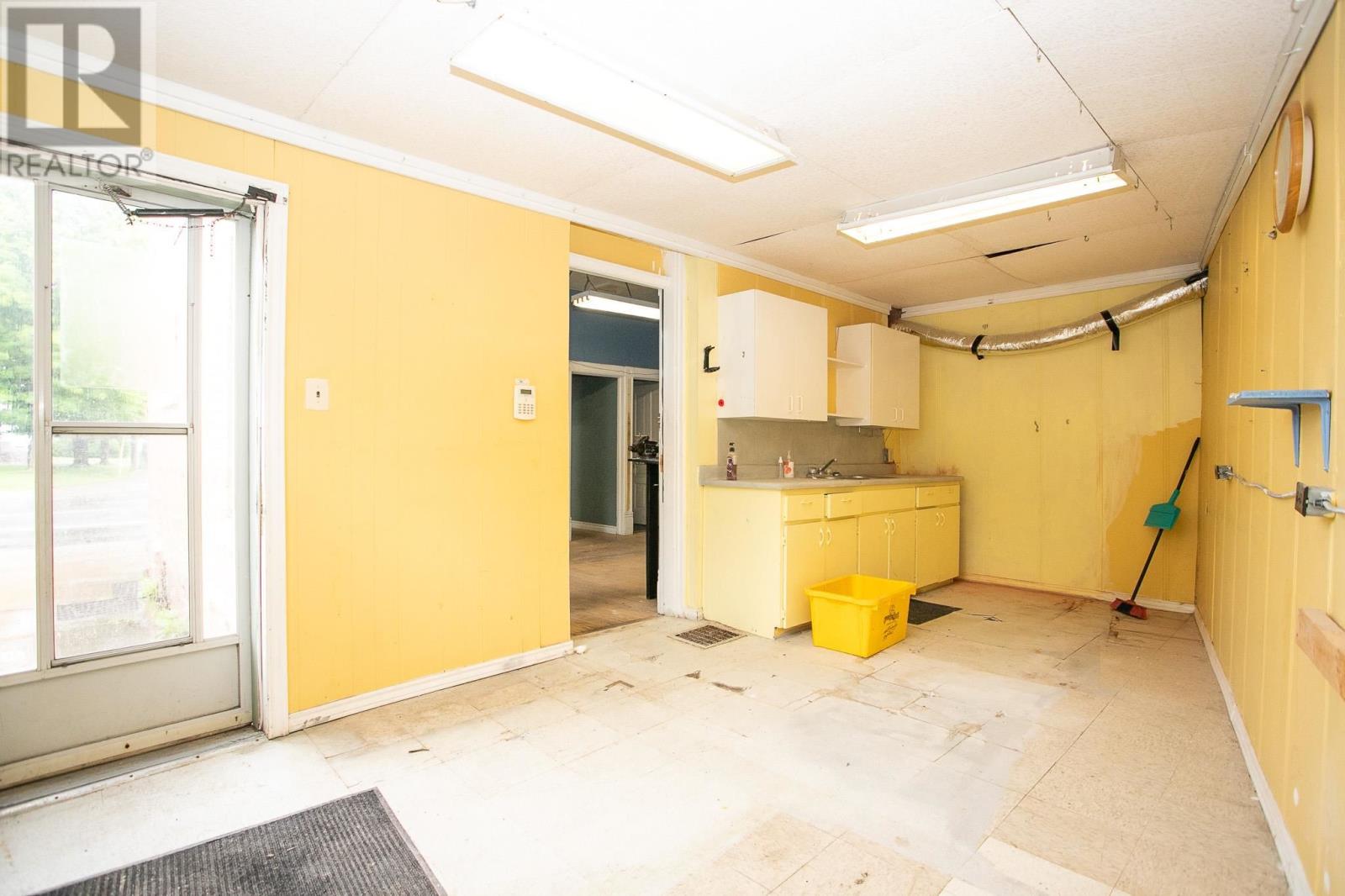 346 Bruce St, Sault Ste. Marie, Ontario  P6B 1P7 - Photo 3 - SM260352