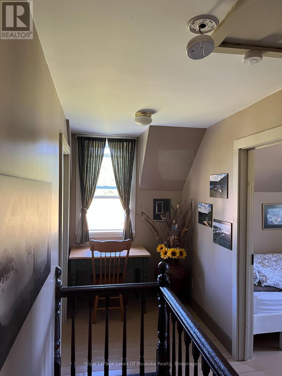 2245 Ahmic Lake Road, Magnetawan, Ontario  P0A 1P0 - Photo 13 - X12813328