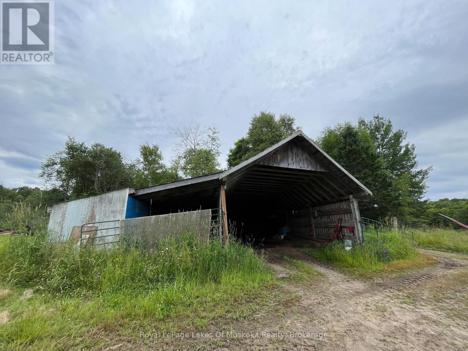 2245 Ahmic Lake Road, Magnetawan, Ontario  P0A 1P0 - Photo 15 - X12813328