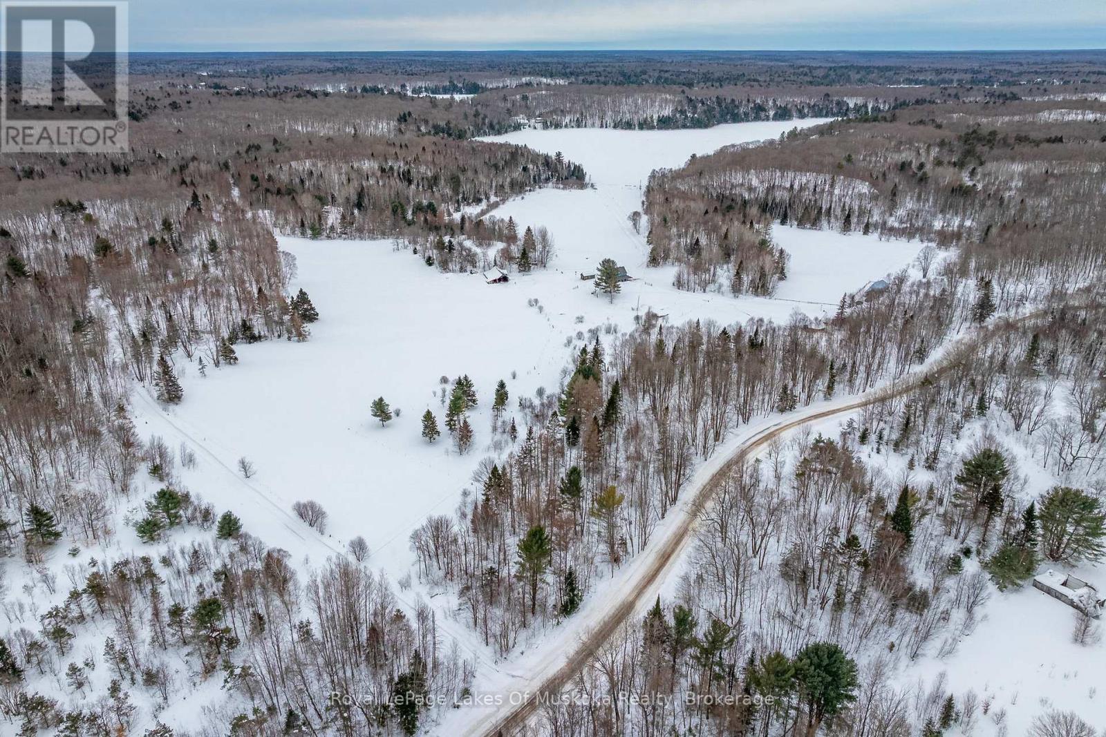 2245 Ahmic Lake Road, Magnetawan, Ontario  P0A 1P0 - Photo 31 - X12813328