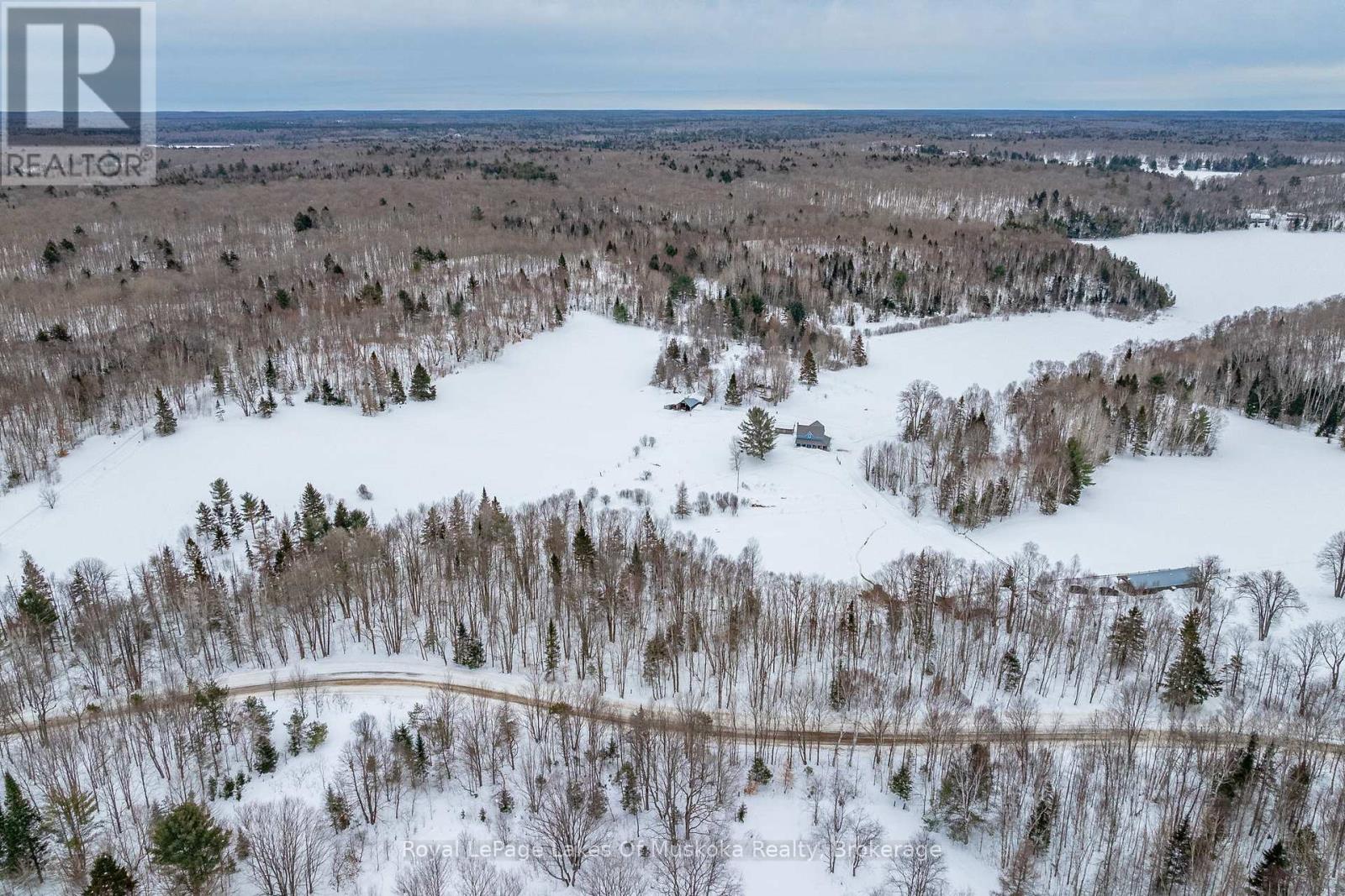 2245 Ahmic Lake Road, Magnetawan, Ontario  P0A 1P0 - Photo 33 - X12813328