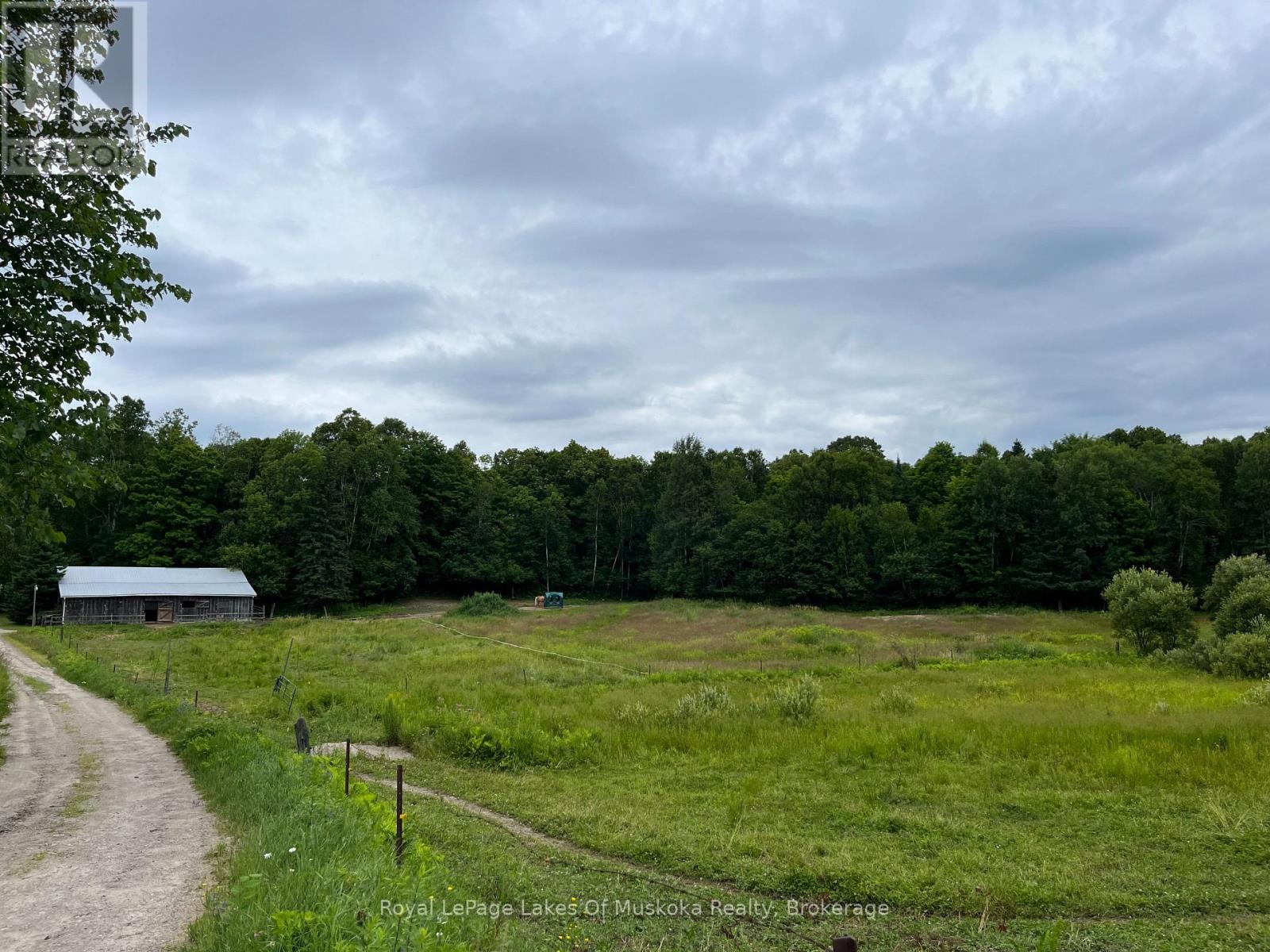 2245 Ahmic Lake Road, Magnetawan, Ontario  P0A 1P0 - Photo 9 - X12813328