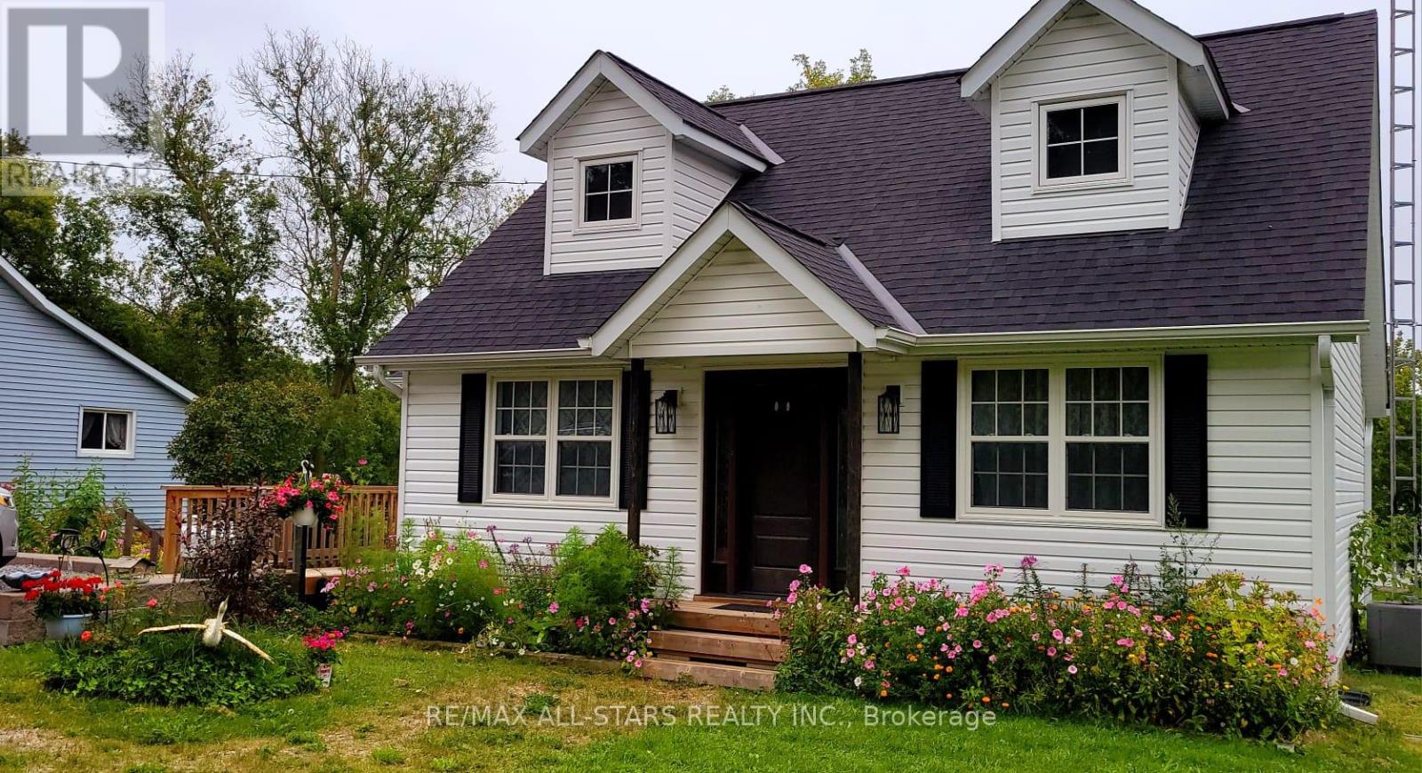 10268 Ravenshoe Road, Georgina, Ontario  L0C 1L0 - Photo 1 - N12813408