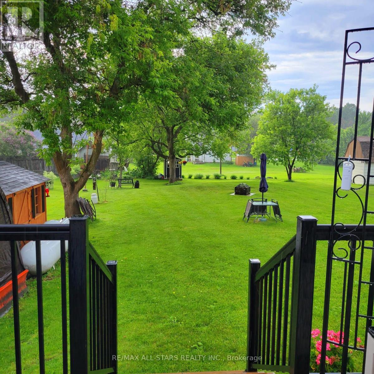 10268 Ravenshoe Road, Georgina, Ontario  L0C 1L0 - Photo 12 - N12813408