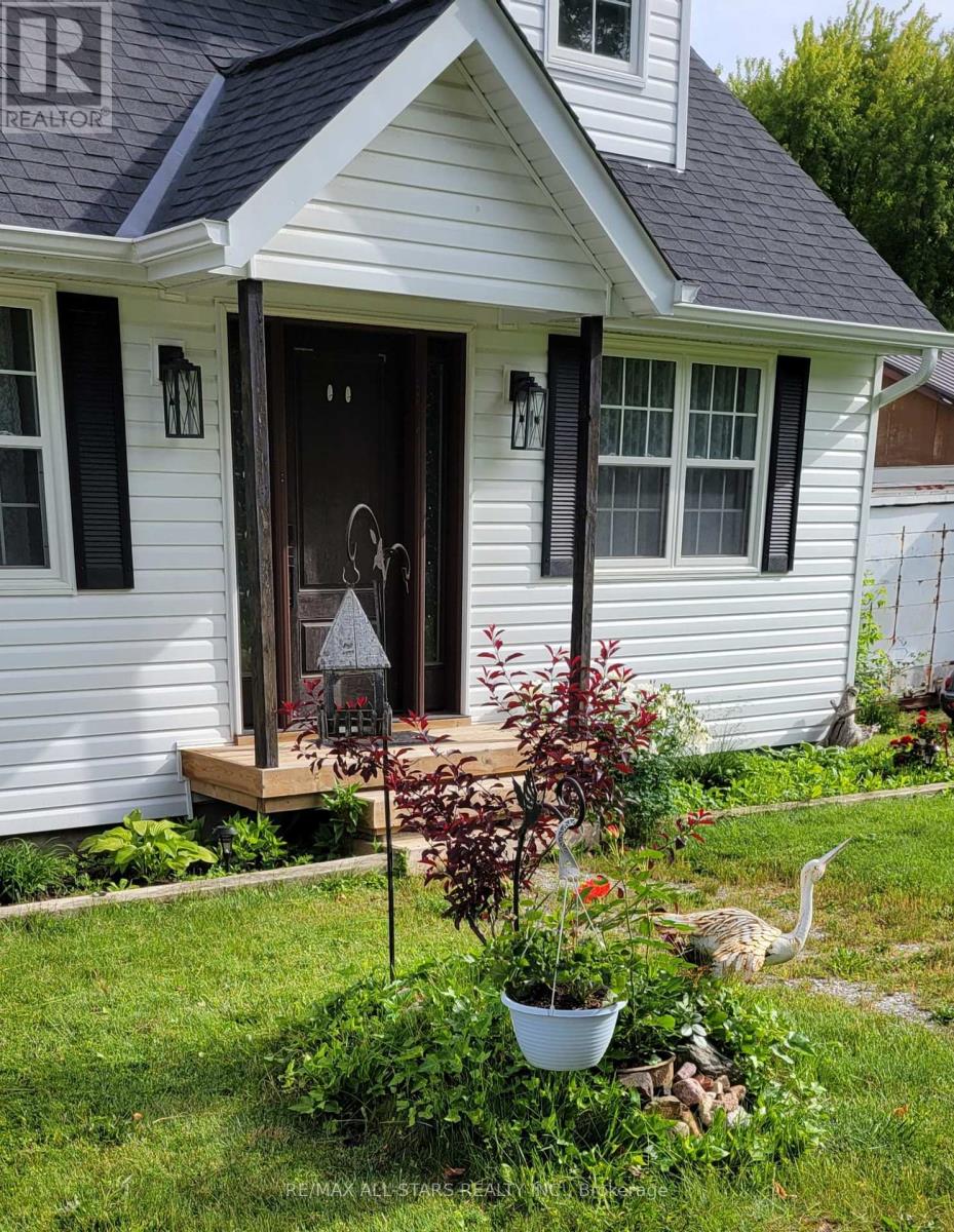 10268 Ravenshoe Road, Georgina, Ontario  L0C 1L0 - Photo 2 - N12813408