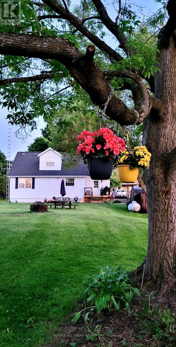 10268 Ravenshoe Road, Georgina, Ontario  L0C 1L0 - Photo 4 - N12813408