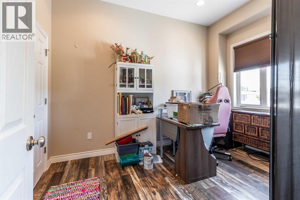 376 Somerside Crescent Se, Medicine Hat, Alberta T1B 0N3 - Photo 3 - A2233505