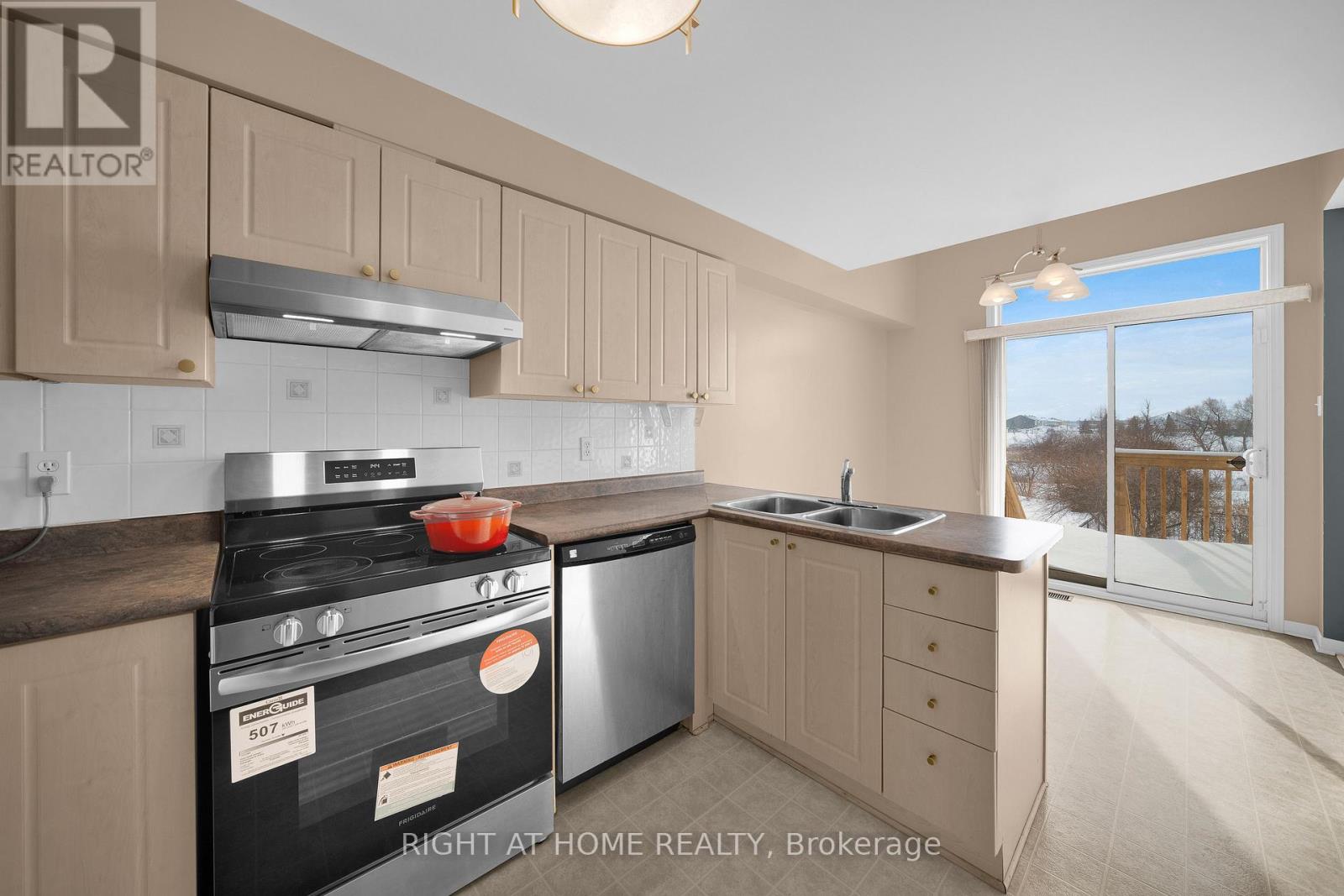 175 Kincardine Drive, Ottawa, Ontario  K2V 1A9 - Photo 10 - X12813364