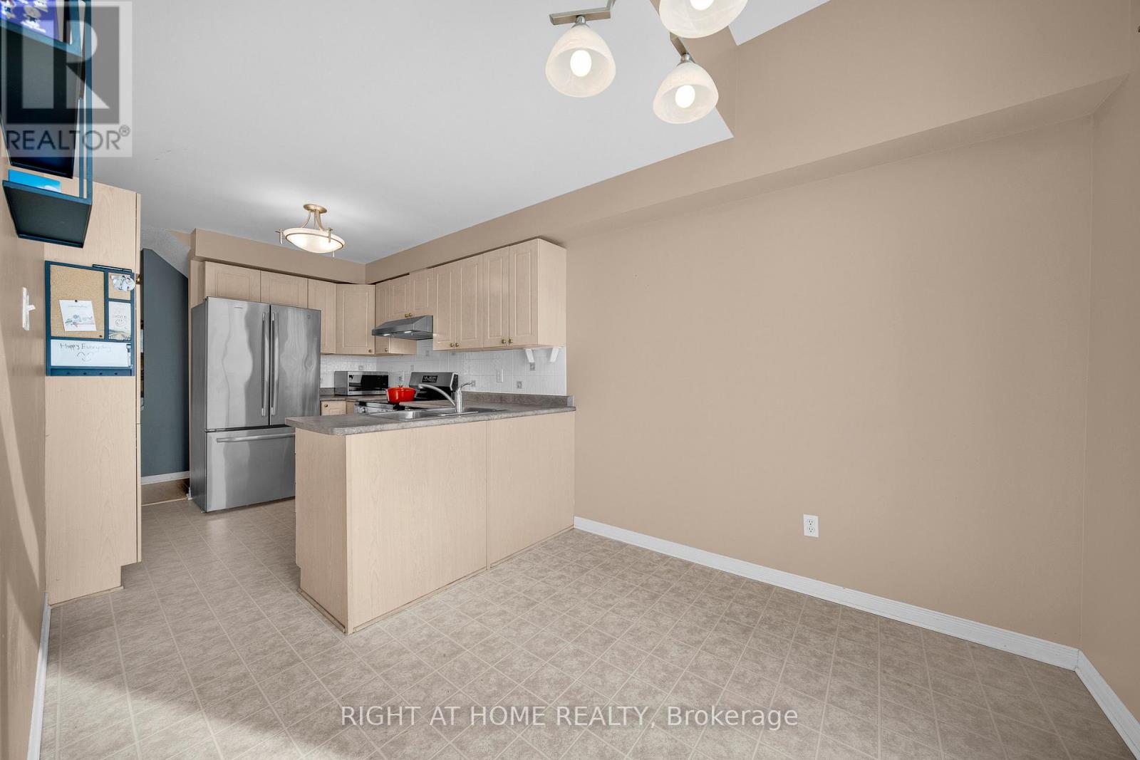 175 Kincardine Drive, Ottawa, Ontario  K2V 1A9 - Photo 8 - X12813364