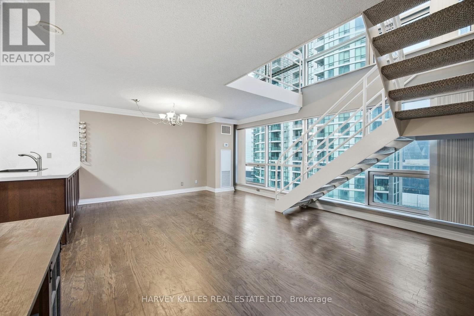 1805 - 10 Yonge Street, Toronto, Ontario  M5E 1R4 - Photo 18 - C12812818