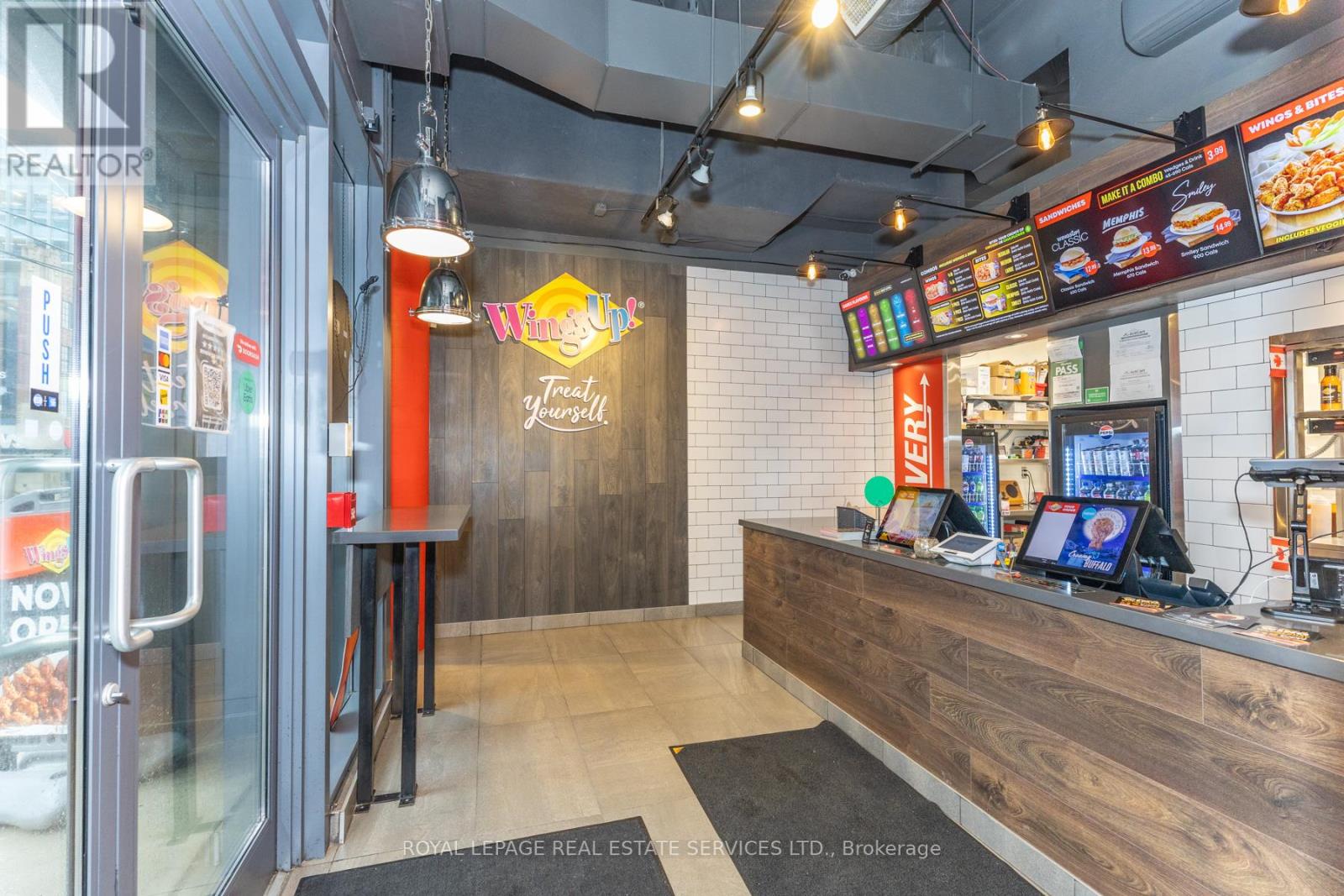 22B - 22 BATHURST STREET, Toronto, Ontario