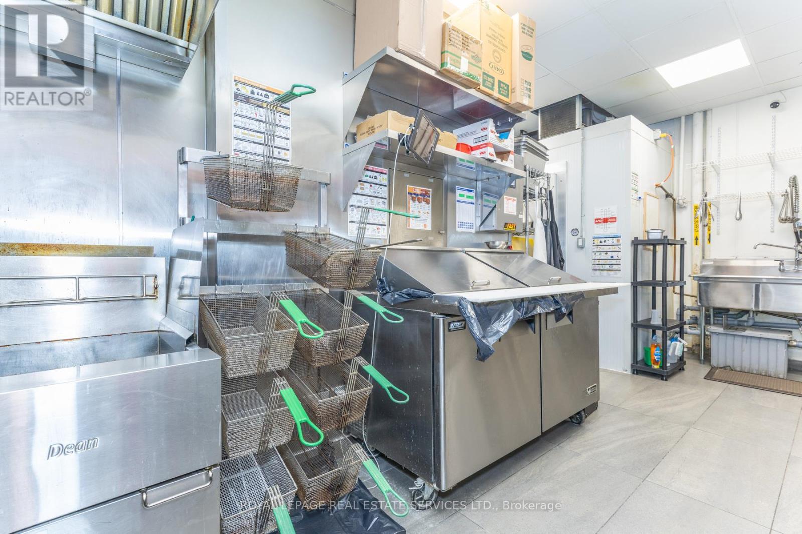 22b - 22 Bathurst Street, Toronto, Ontario  M5V 0G8 - Photo 21 - C12813464