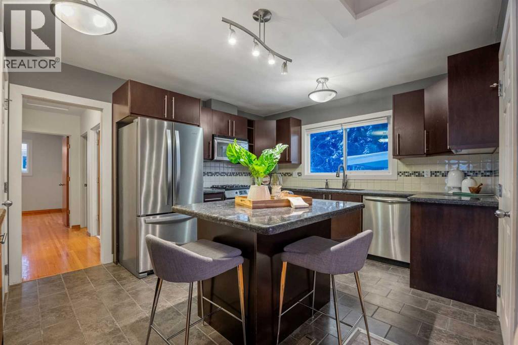 111 Cambrian Drive Nw, Calgary, Alberta  T2K 1P5 - Photo 9 - A2285155