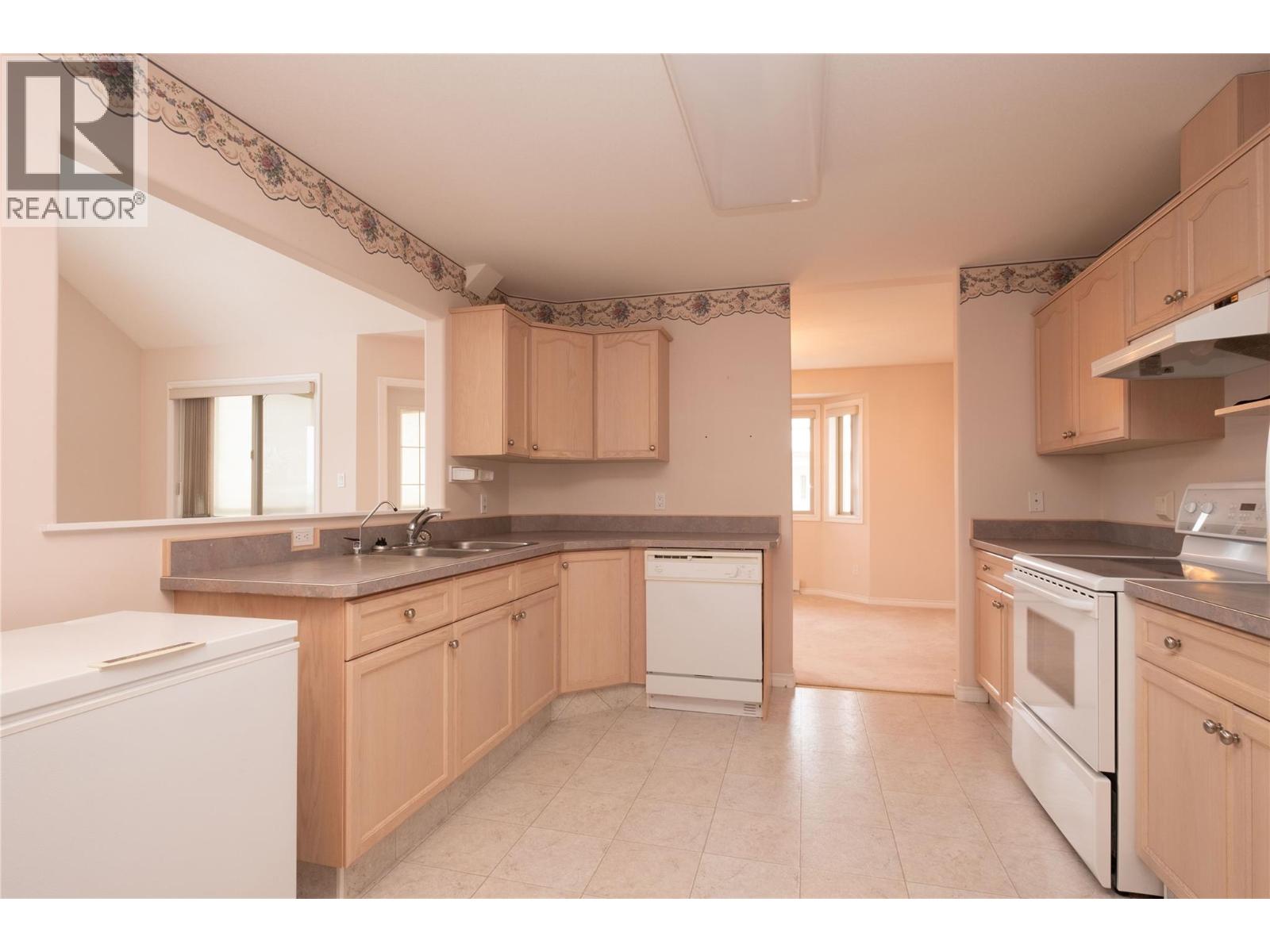 8416 JUBILEE Road Unit# 306 Summerland Photo 4