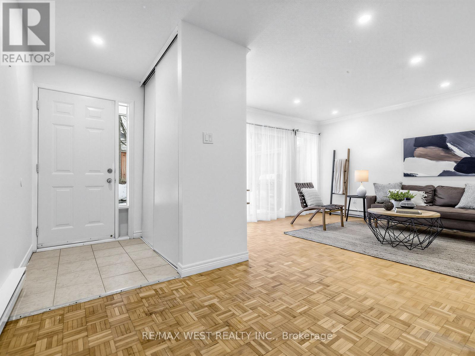 117 - 246 Milestone Crescent, Aurora, Ontario  L4G 3M2 - Photo 4 - N12813388