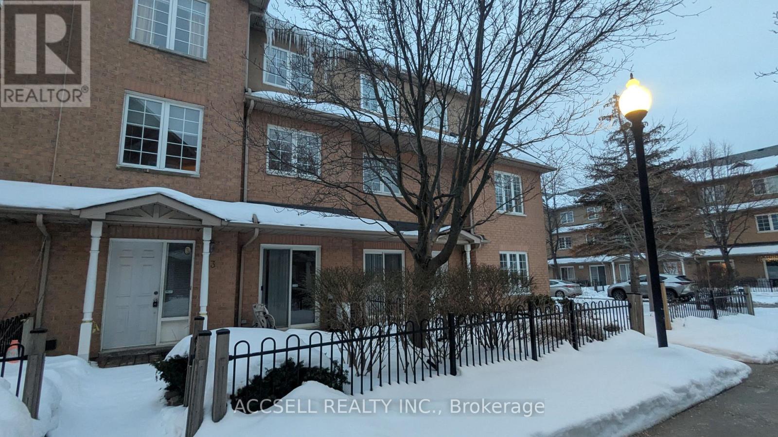 13 - 20 St Moritz Way, Markham, Ontario  L3R 4G4 - Photo 2 - N12813424