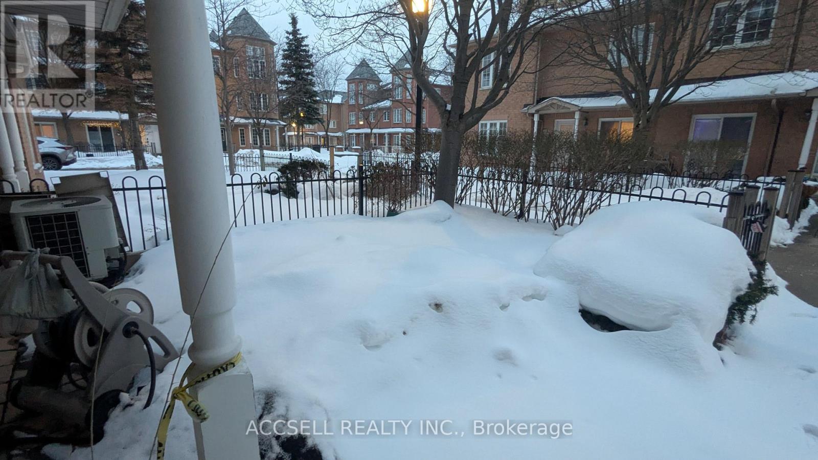 13 - 20 St Moritz Way, Markham, Ontario  L3R 4G4 - Photo 4 - N12813424