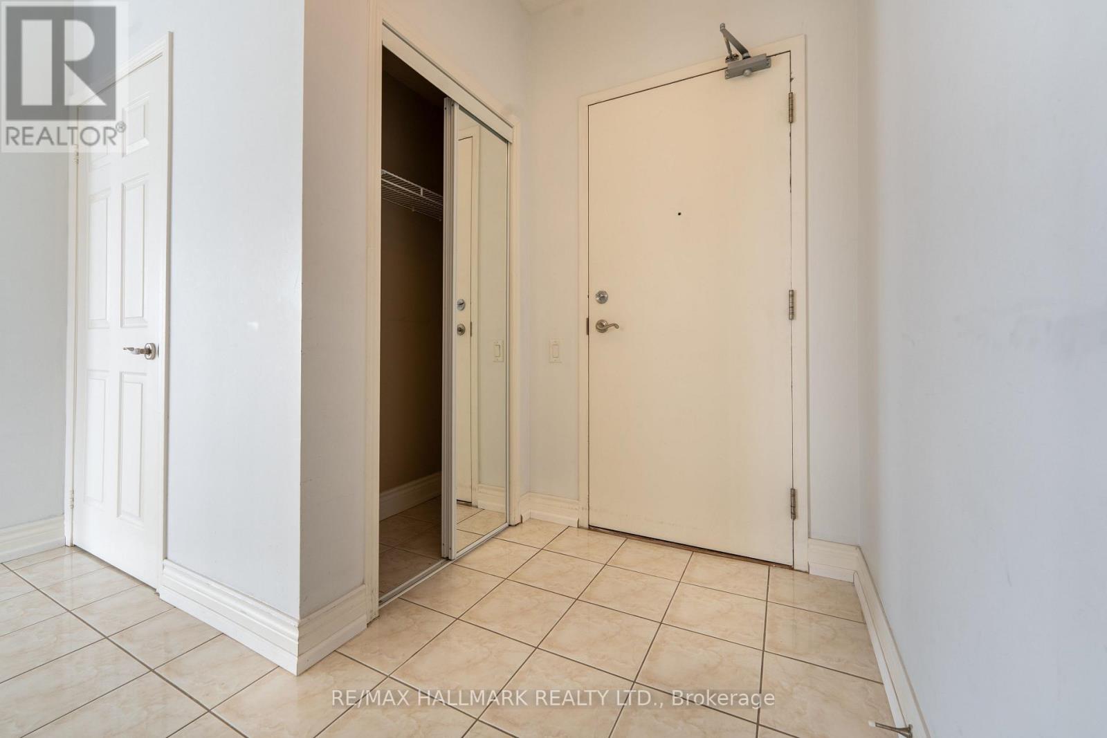 304 - 11121 Yonge Street, Richmond Hill, Ontario  L4C 0S7 - Photo 8 - N12813446