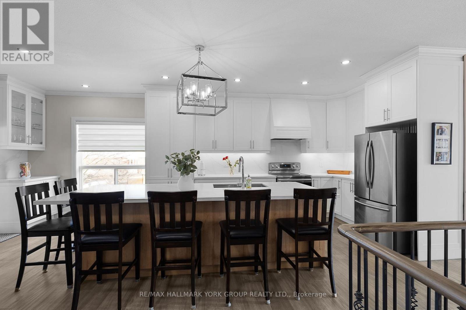 18 Todd Drive, Barrie (Bayshore), Ontario  L4N 9K6 - Photo 13 - S12813312