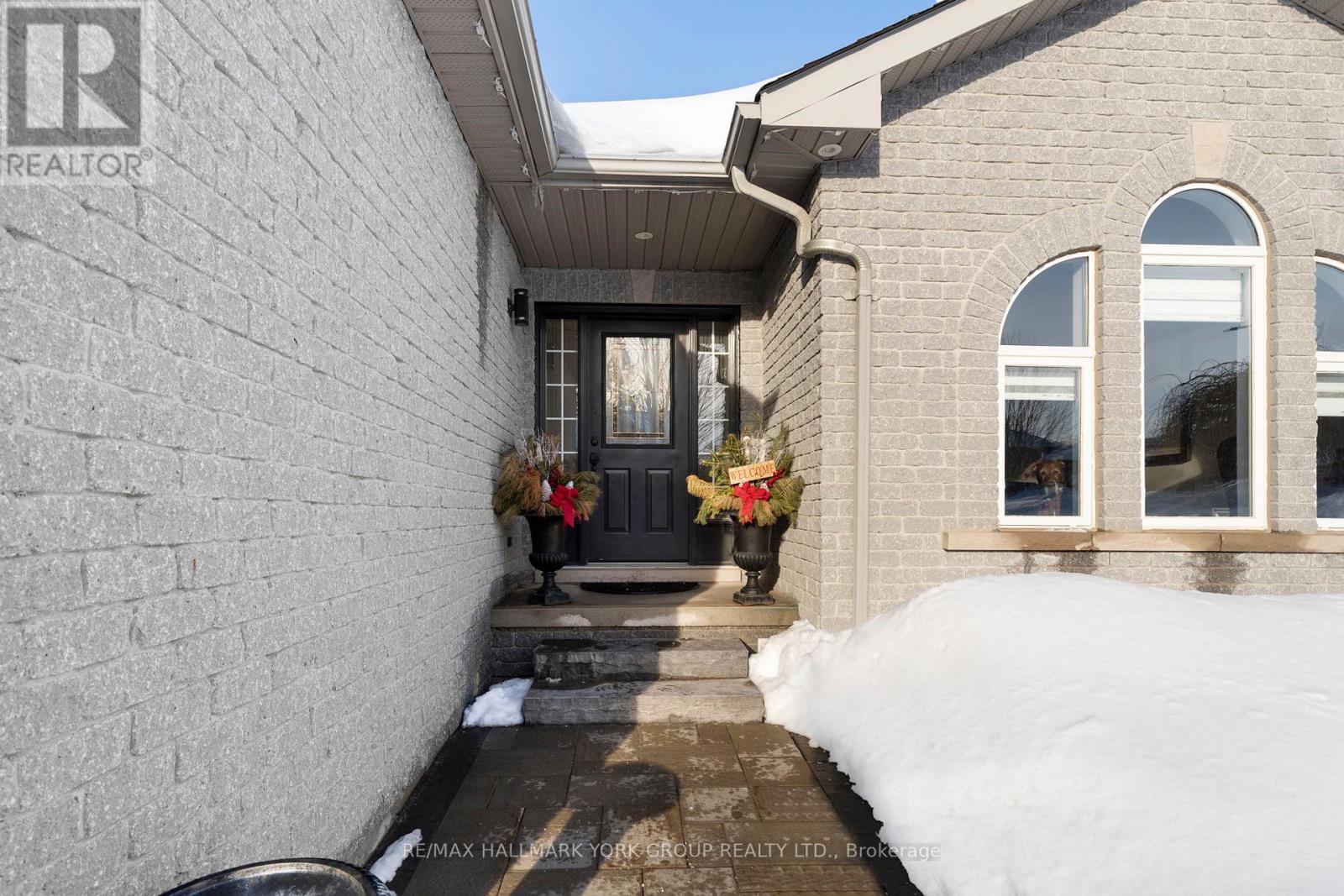 18 Todd Drive, Barrie (Bayshore), Ontario  L4N 9K6 - Photo 4 - S12813312