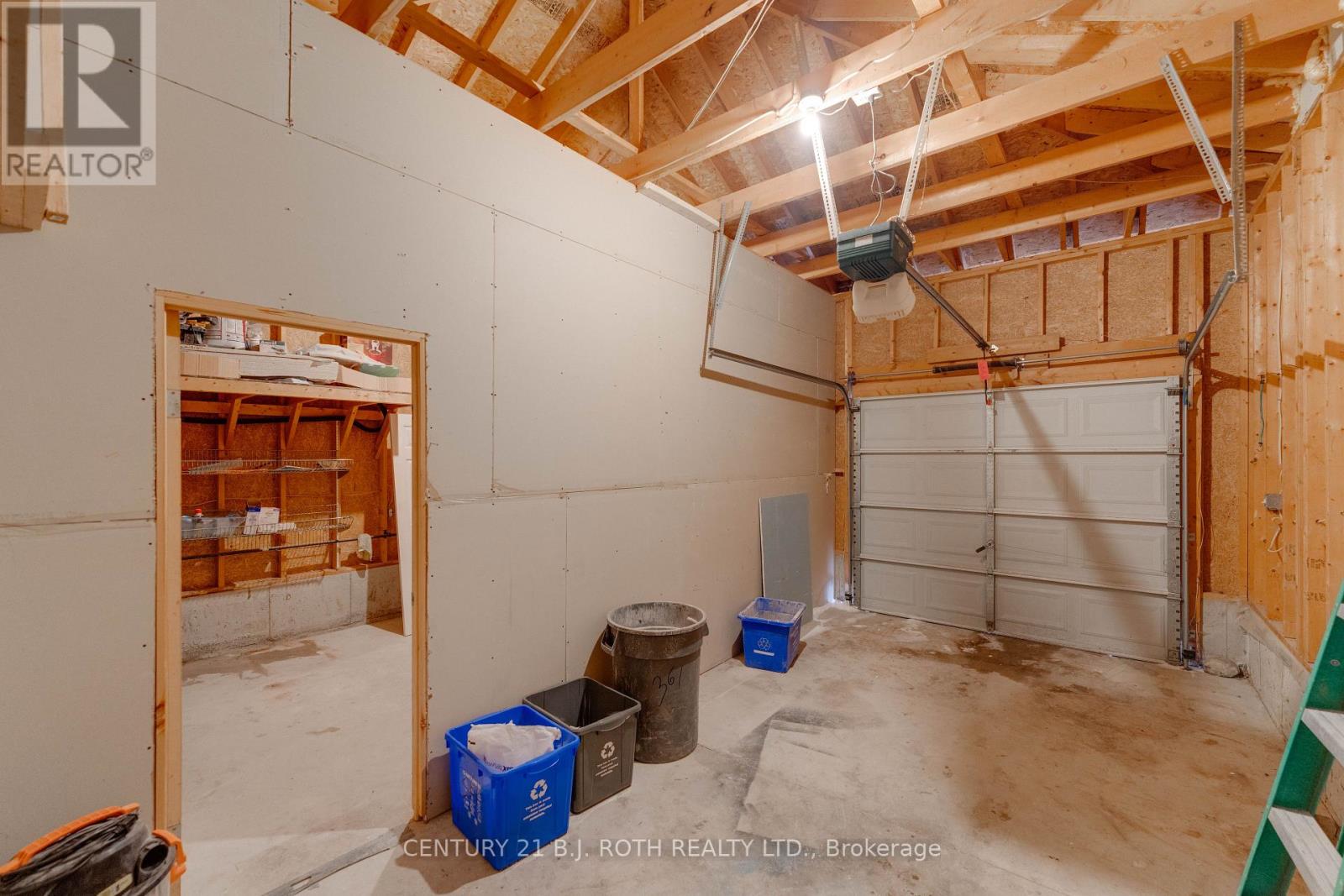 Upper - 361 Georgian Drive, Barrie, Ontario  L4M 7A2 - Photo 15 - S12813436