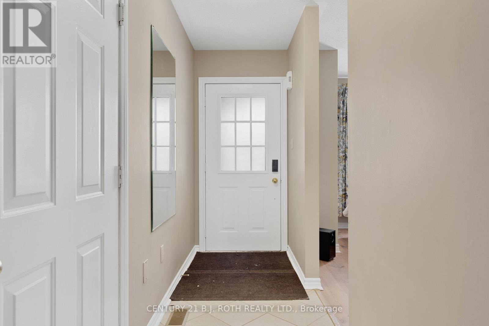 Upper - 361 Georgian Drive, Barrie, Ontario  L4M 7A2 - Photo 2 - S12813436