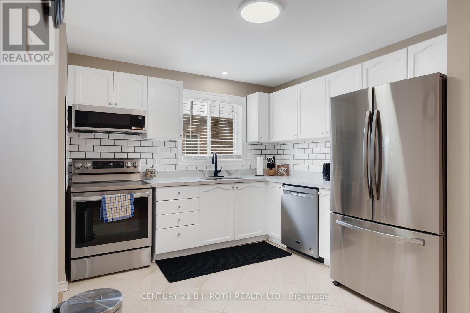 Upper - 361 Georgian Drive, Barrie, Ontario  L4M 7A2 - Photo 6 - S12813436