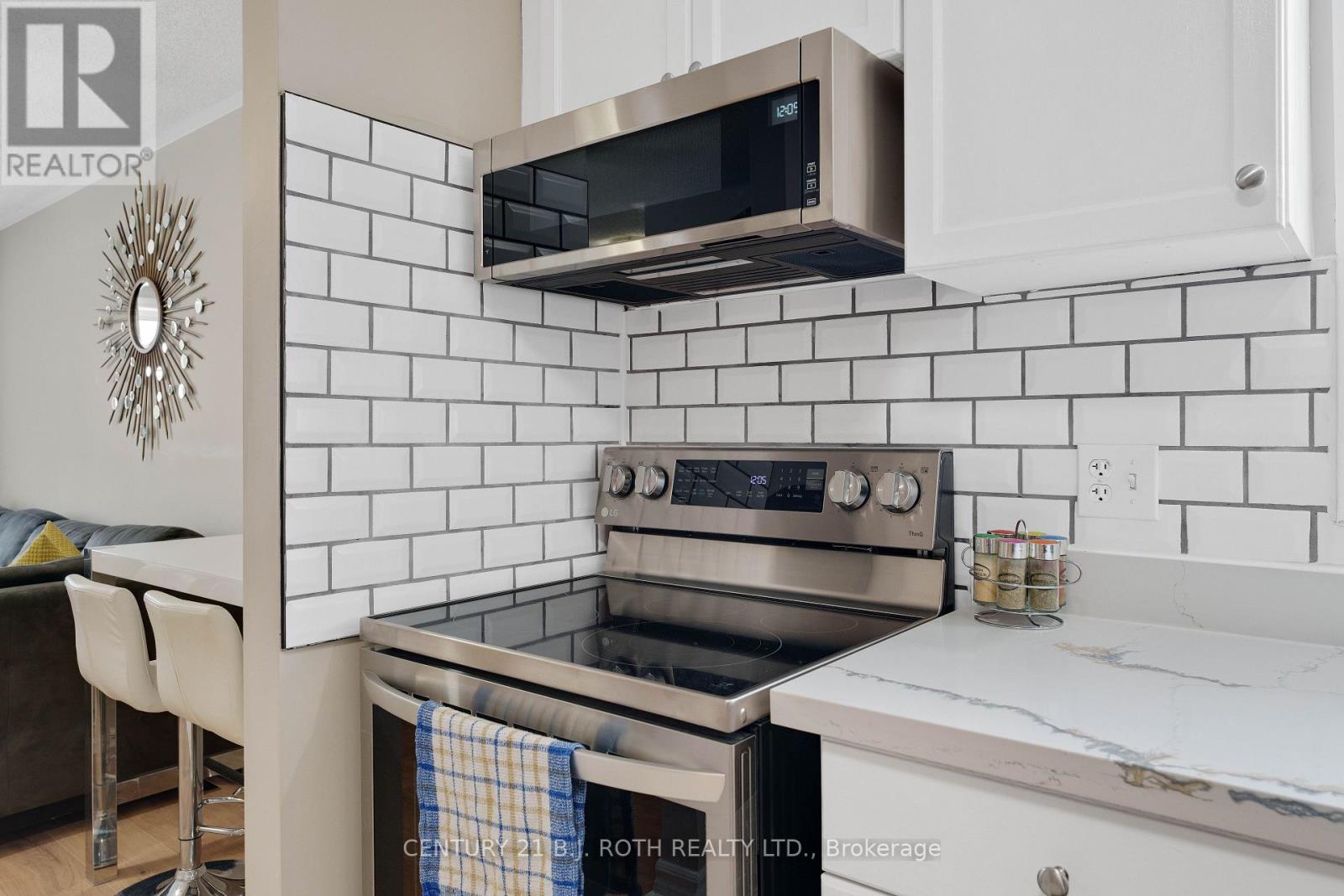 Upper - 361 Georgian Drive, Barrie, Ontario  L4M 7A2 - Photo 7 - S12813436