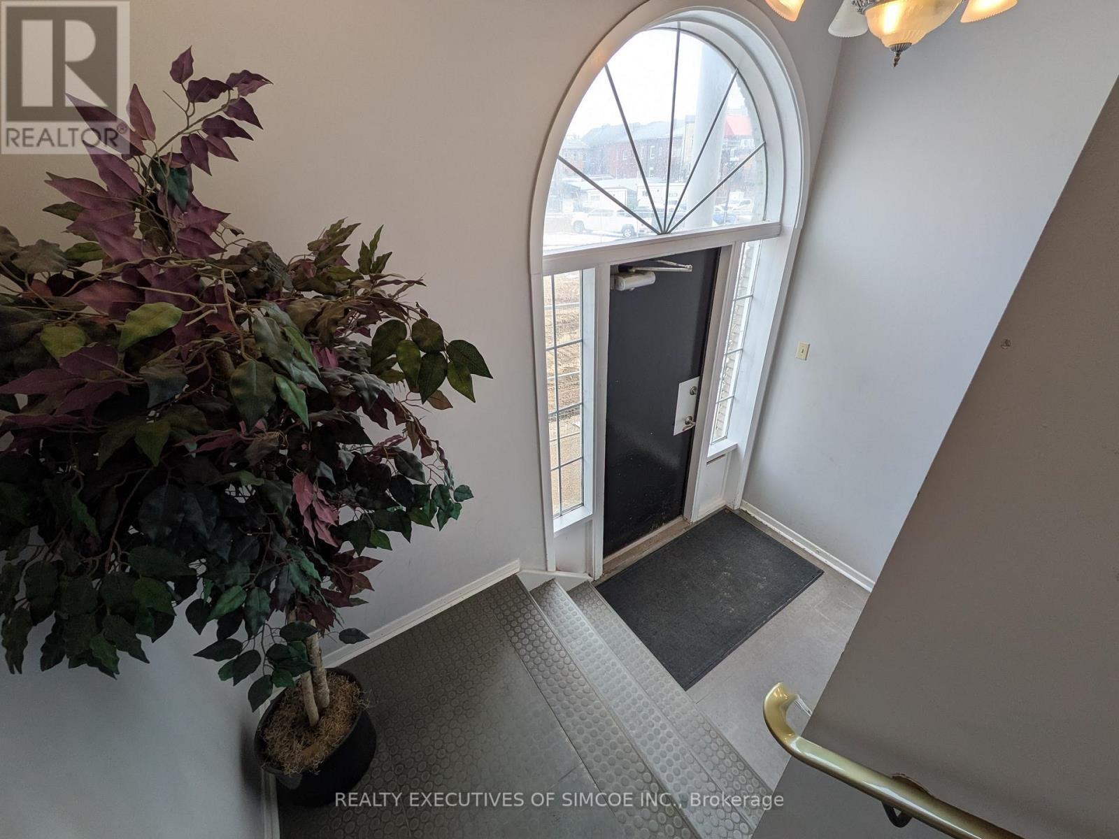 203 - 28 Owen Street, Barrie, Ontario  L4M 3G7 - Photo 3 - S12813500