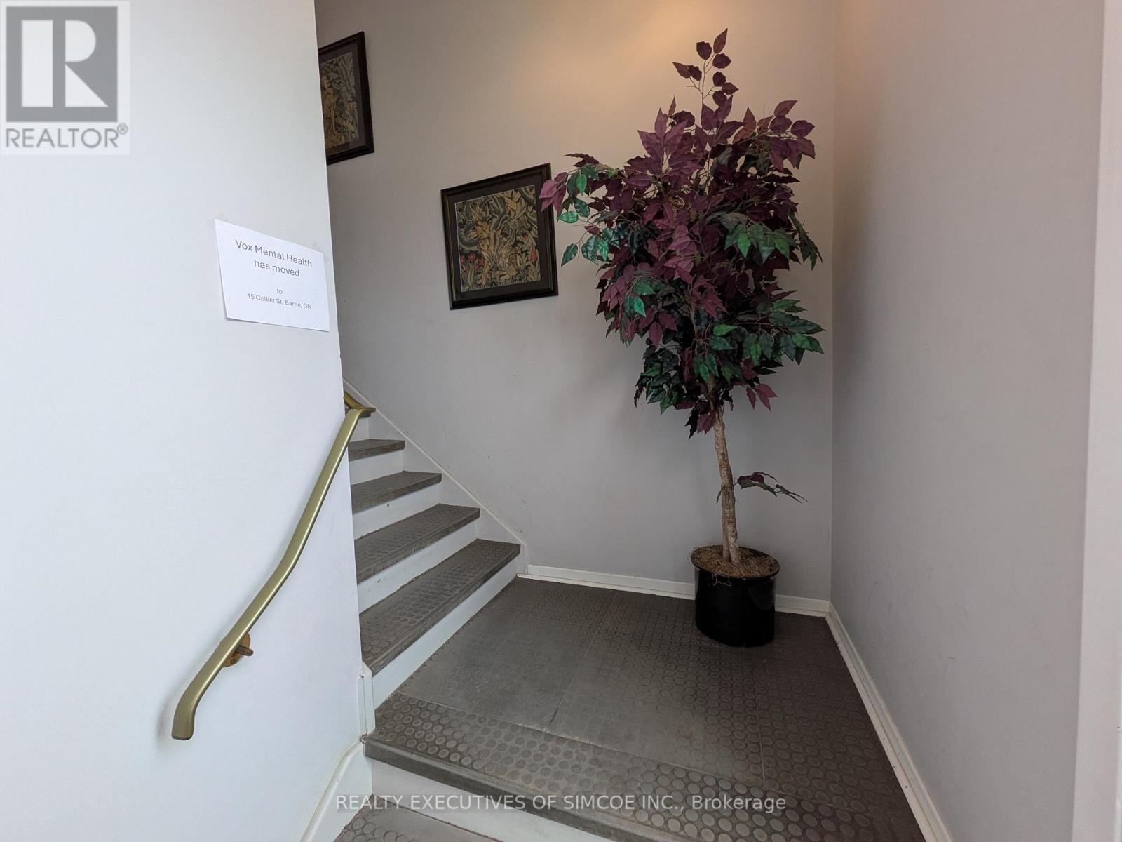 203 - 28 Owen Street, Barrie, Ontario  L4M 3G7 - Photo 4 - S12813500