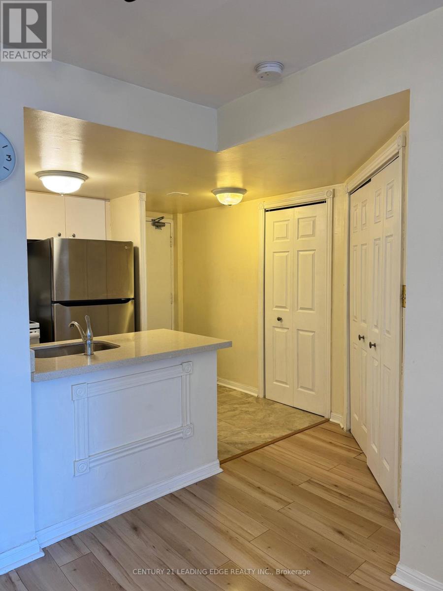 #1609 - 25 Grenville Street, Toronto, Ontario  M4Y 2X5 - Photo 7 - C12811650