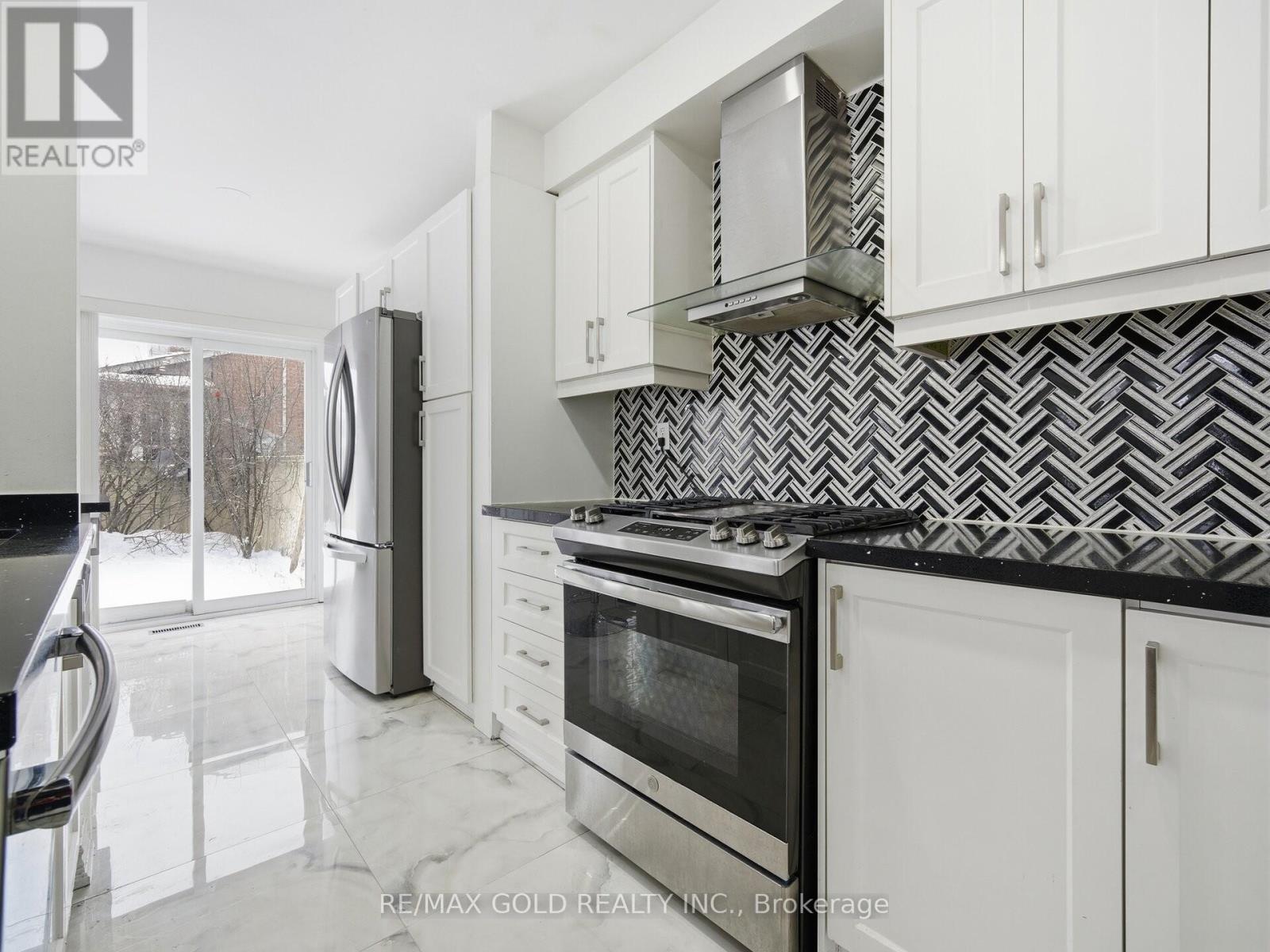 78 Passfield Trail, Brampton, Ontario  L6P 1V1 - Photo 11 - W12813352