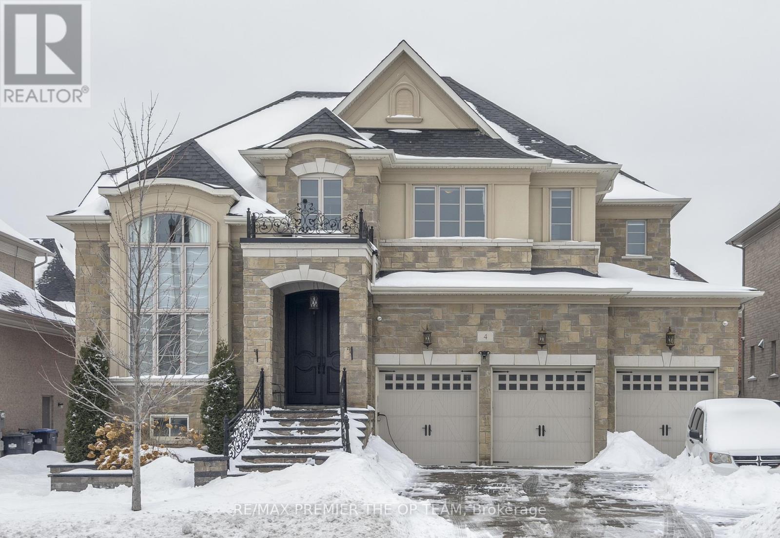 4 JOHN CARROLL DRIVE, Brampton, Ontario
